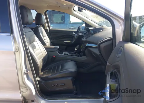 2017 Ford Escape Titanium z USA, uszkodzony, nr VIN 1FMCU0JD8HUB60162